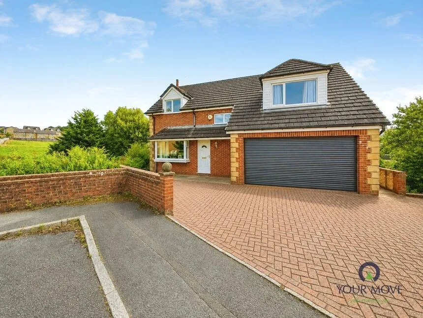 4 bed house for sale — Martin Drive, Darwen, Lancashire, BB3