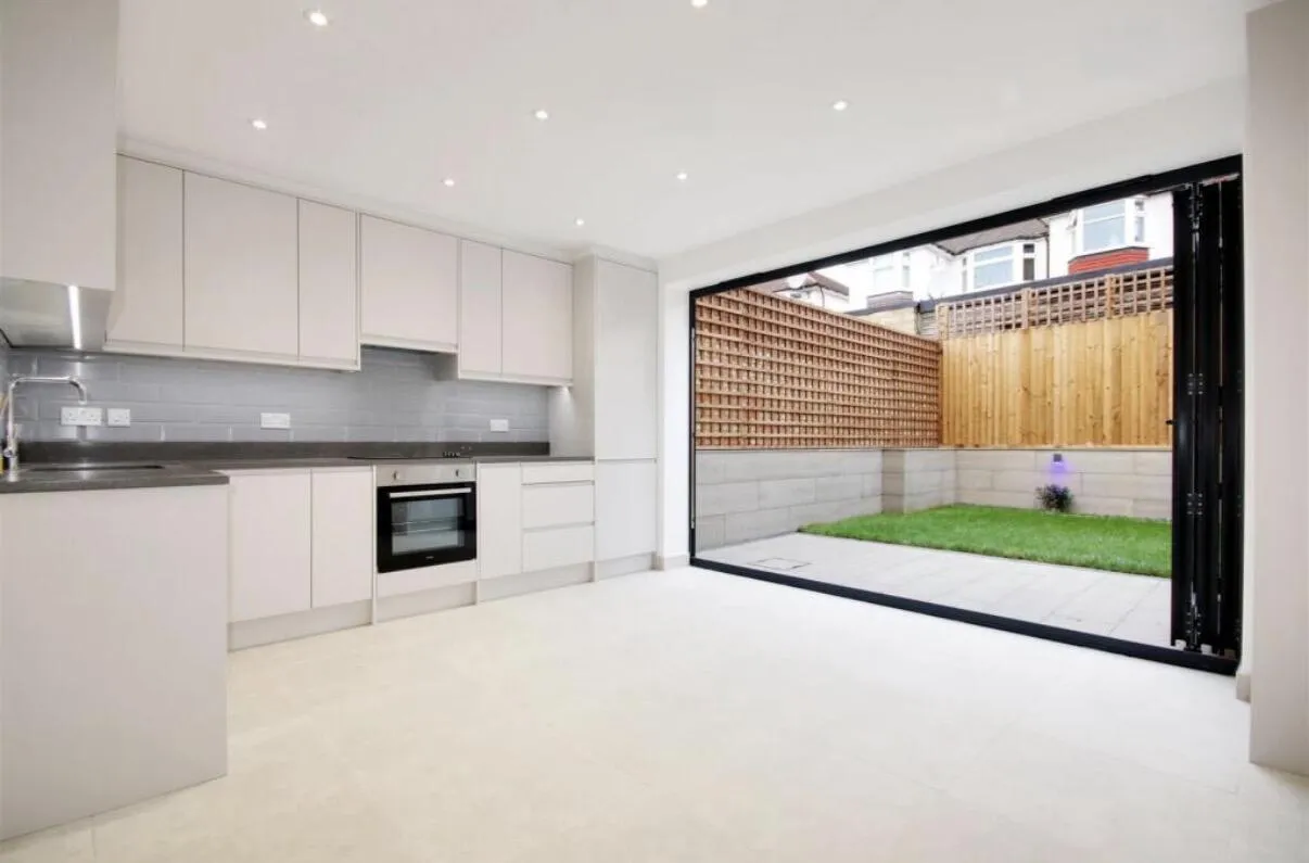 4 bed house for sale, Chase Road, London, N14