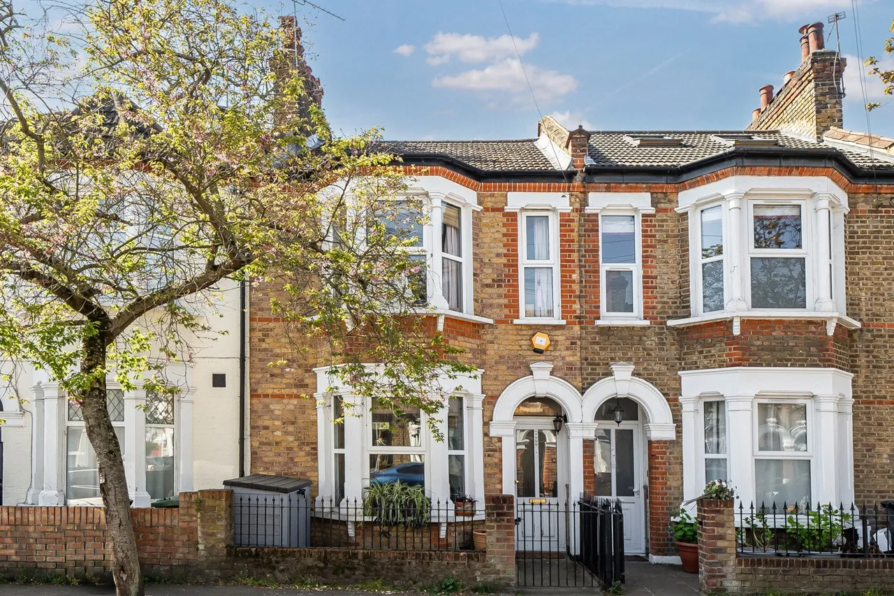 3 bed house for sale — Leahurst Road, SE13