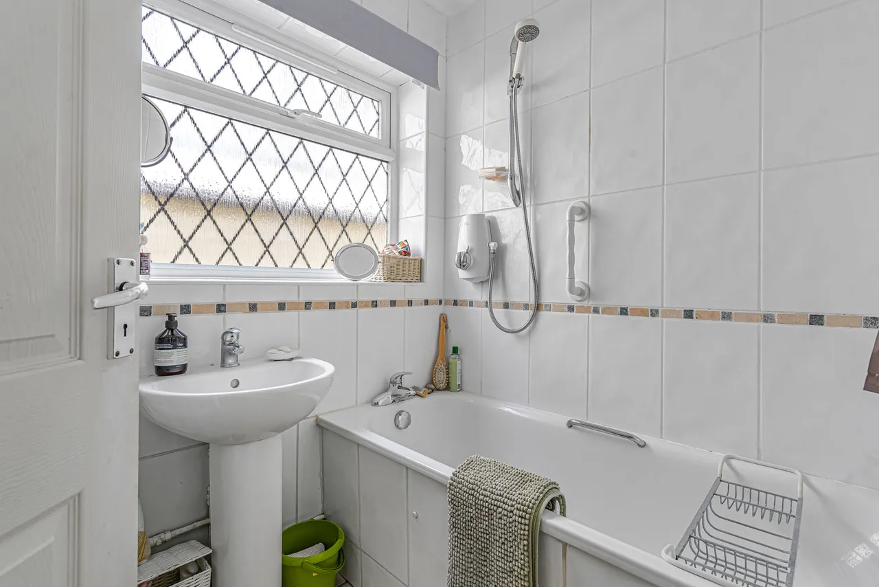 Clarendon Road, Ashford, TW15, photo 8