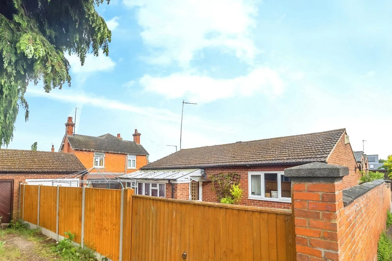 2 bed house for sale, Bradwell Road, New Bradwell, MK13