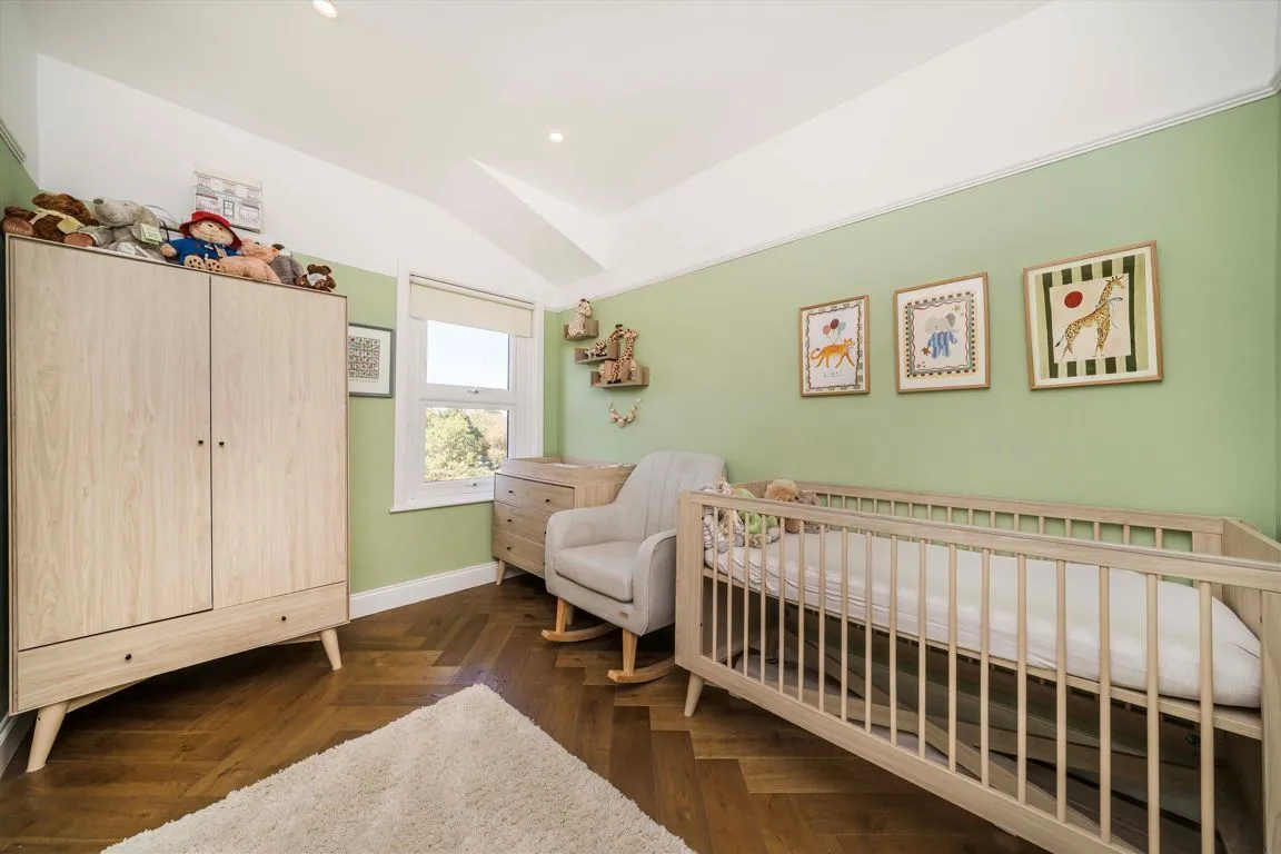 Myrtle Road, TW12, photo 6