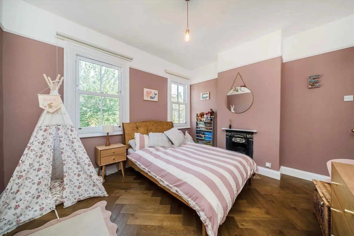 Myrtle Road, TW12, photo 5