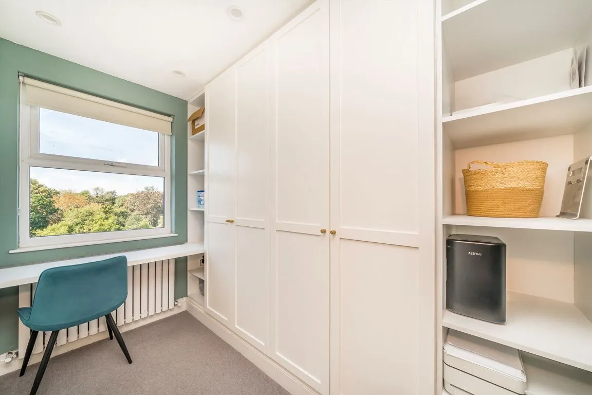 Myrtle Road, TW12, photo 9