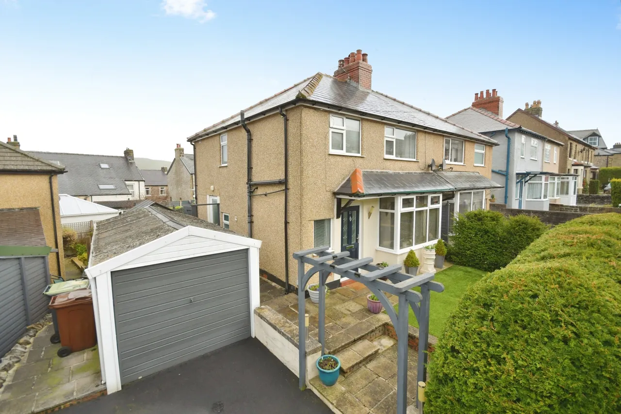 3 bed house for sale, Windsor Park Road, Buxton, SK17