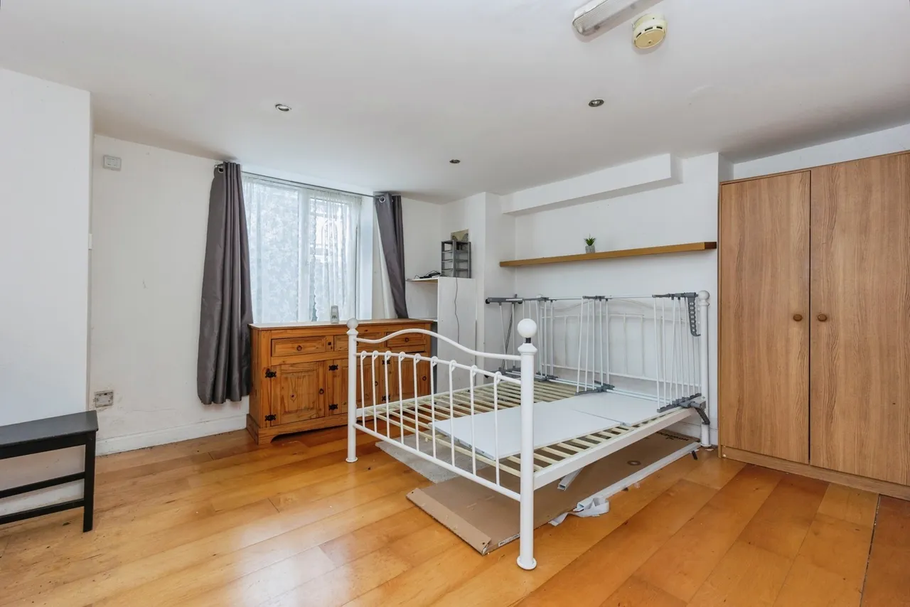 Queens Road, Sale, Greater Manchester, M33, photo 5
