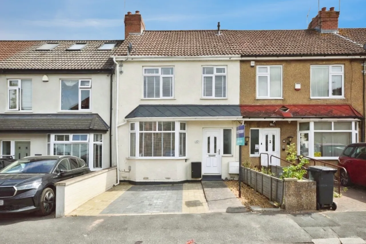 3 bed house for sale — Beechmount Grove, Hengrove, Bristol