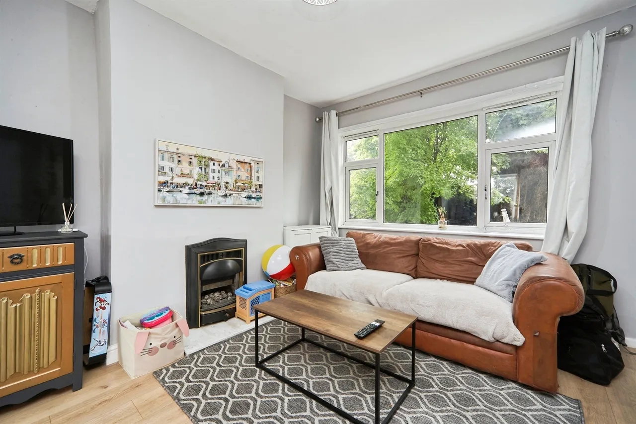 Raynville Avenue, Leeds, photo 10