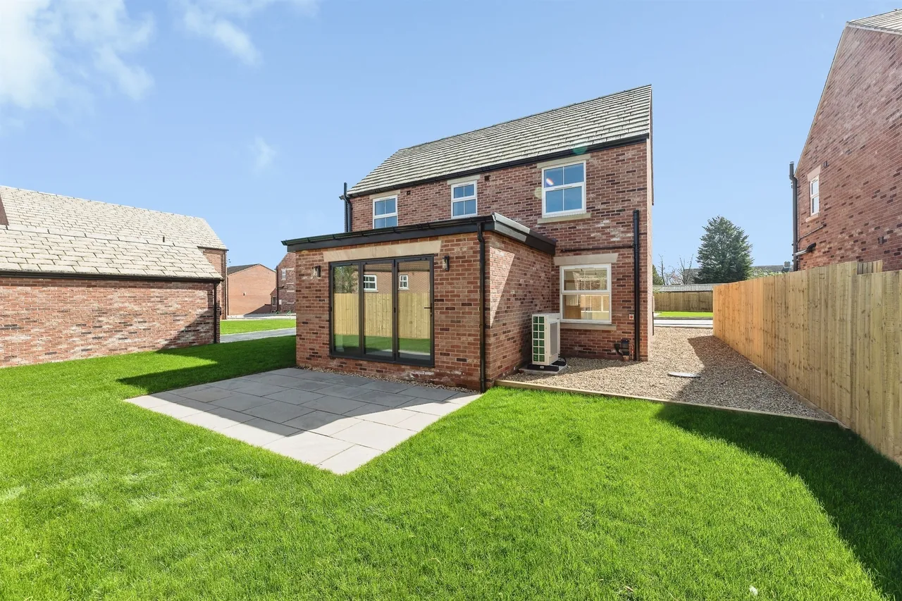 Larth Close, Whitley, DN14, photo 7