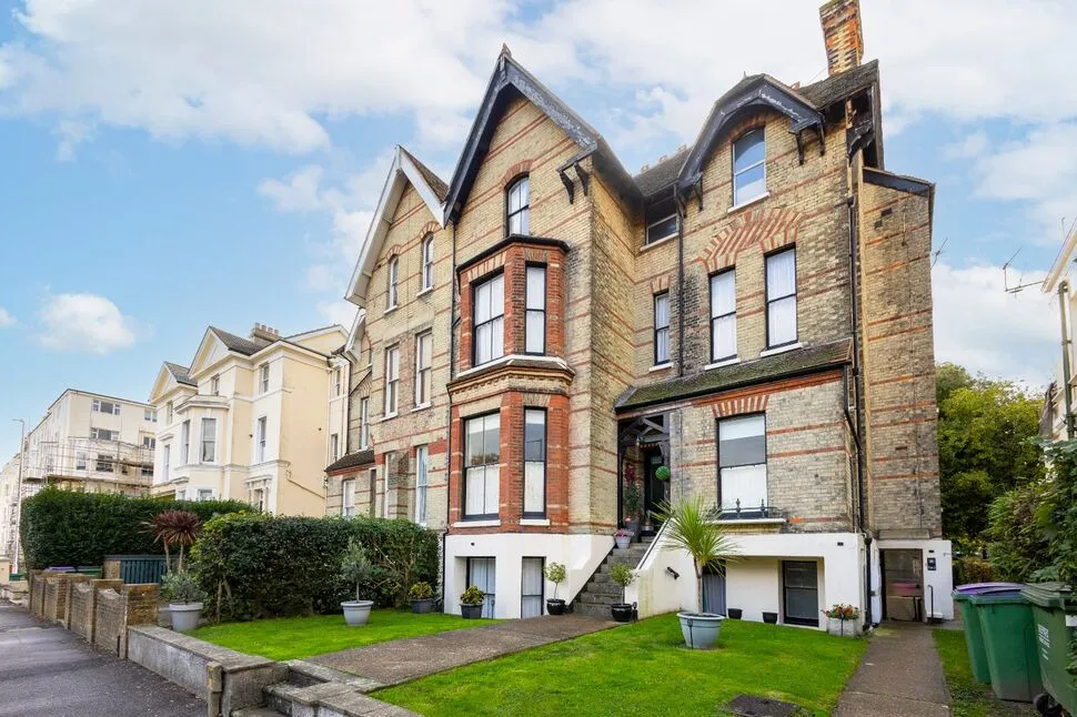 2 bed flat for sale, Castle Hill Avenue, Folkestone, CT20