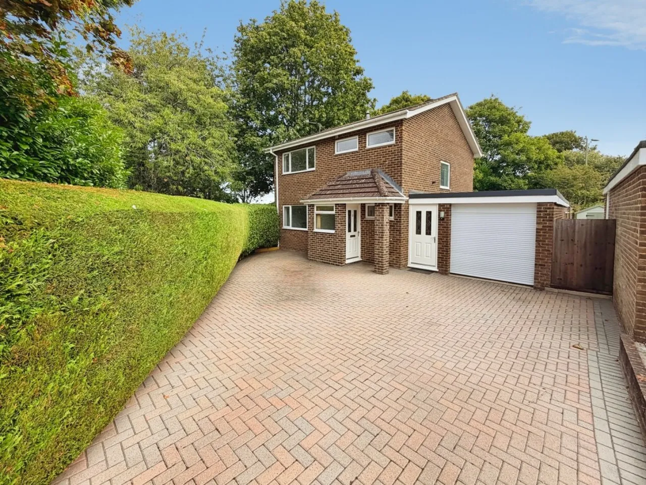 3 bed house to rent — Kempshott