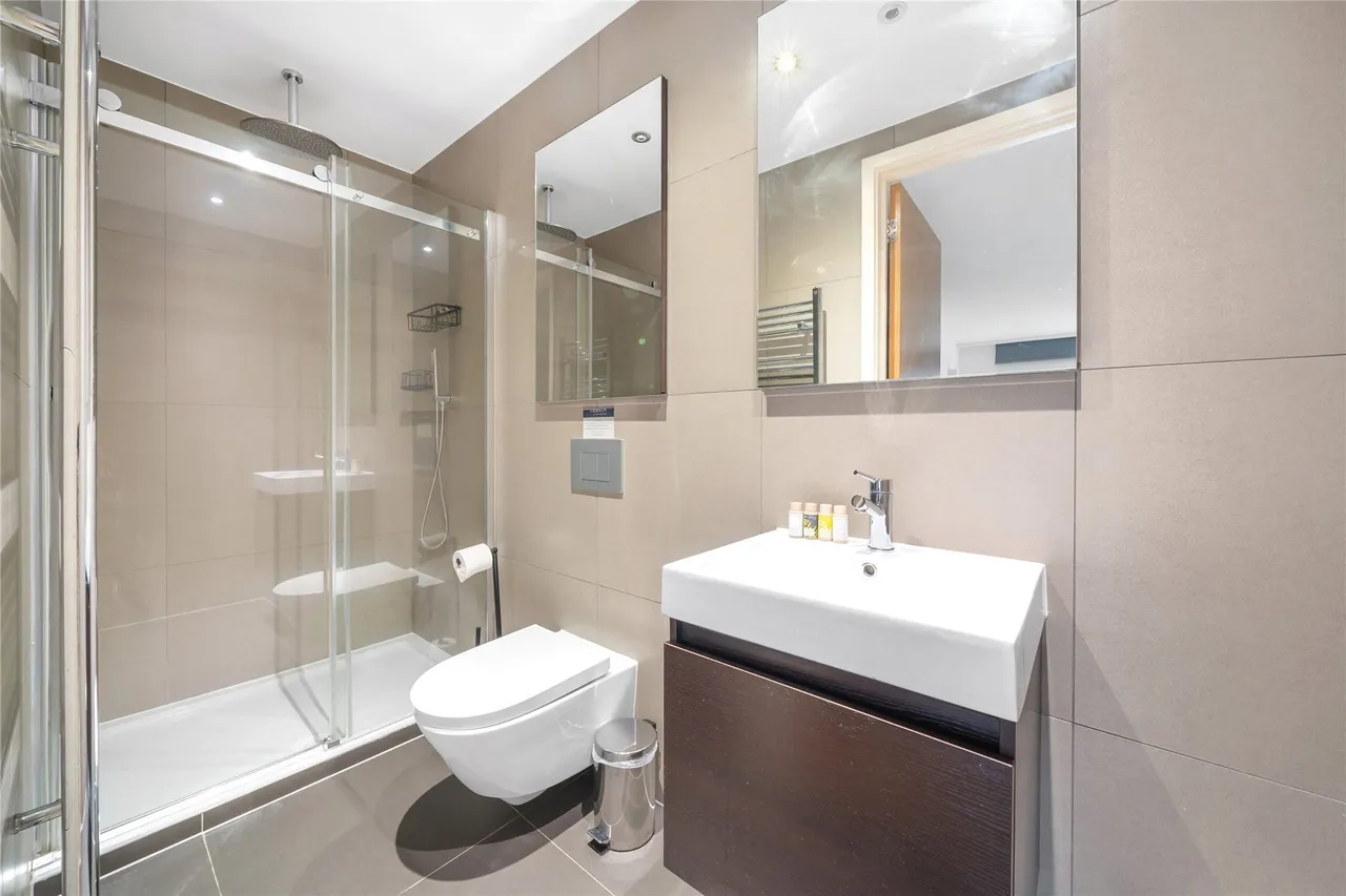 St Georges Apartments, 368 High Street, Brentford, TW8, photo 12