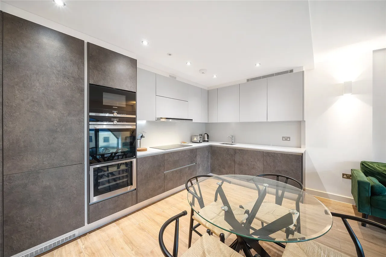 St Georges Apartments, 368 High Street, Brentford, TW8, photo 3