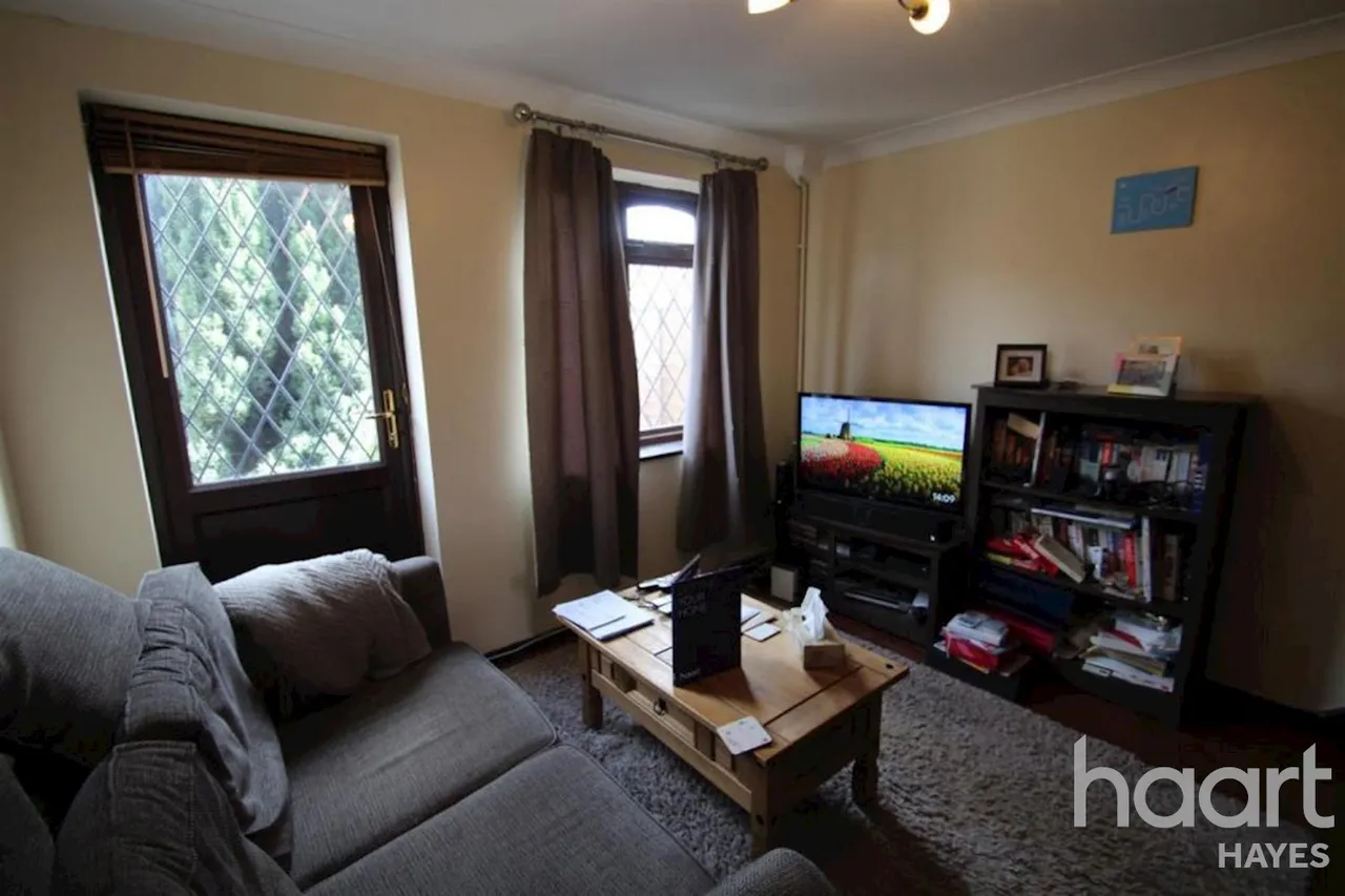 1 bed house to rent, Rodmell Close, UB4