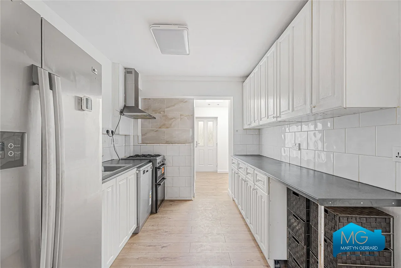 Norbury Grove, Mill Hill, NW7, photo 3