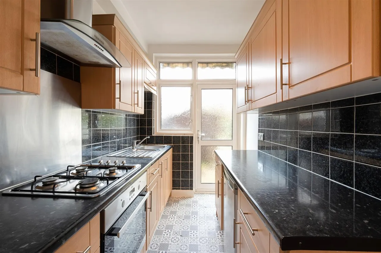 Lower Downs Road, London SW20 8QG, photo 4