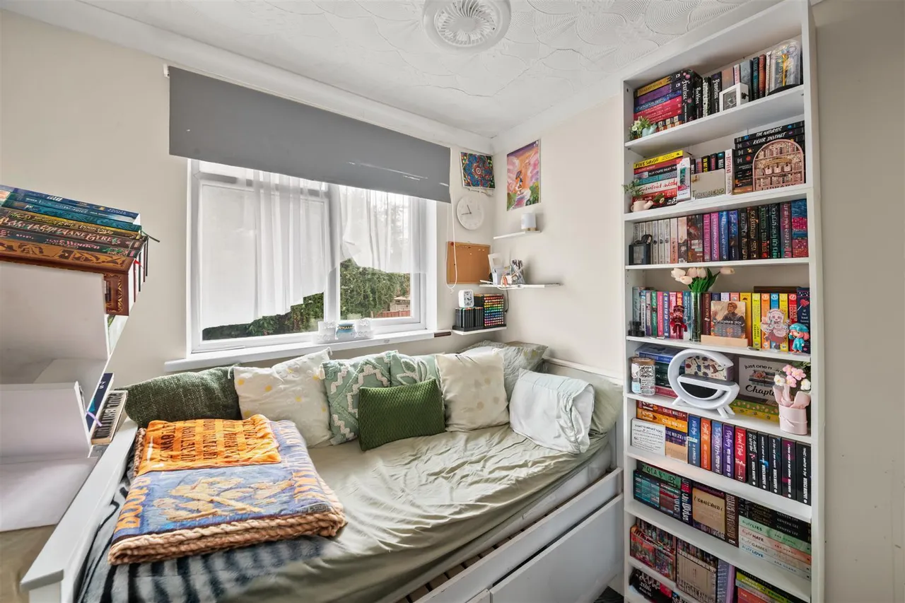 Richmond Crescent, Slough, photo 12