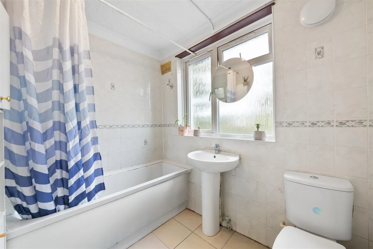 Richmond Crescent, Slough, photo 13