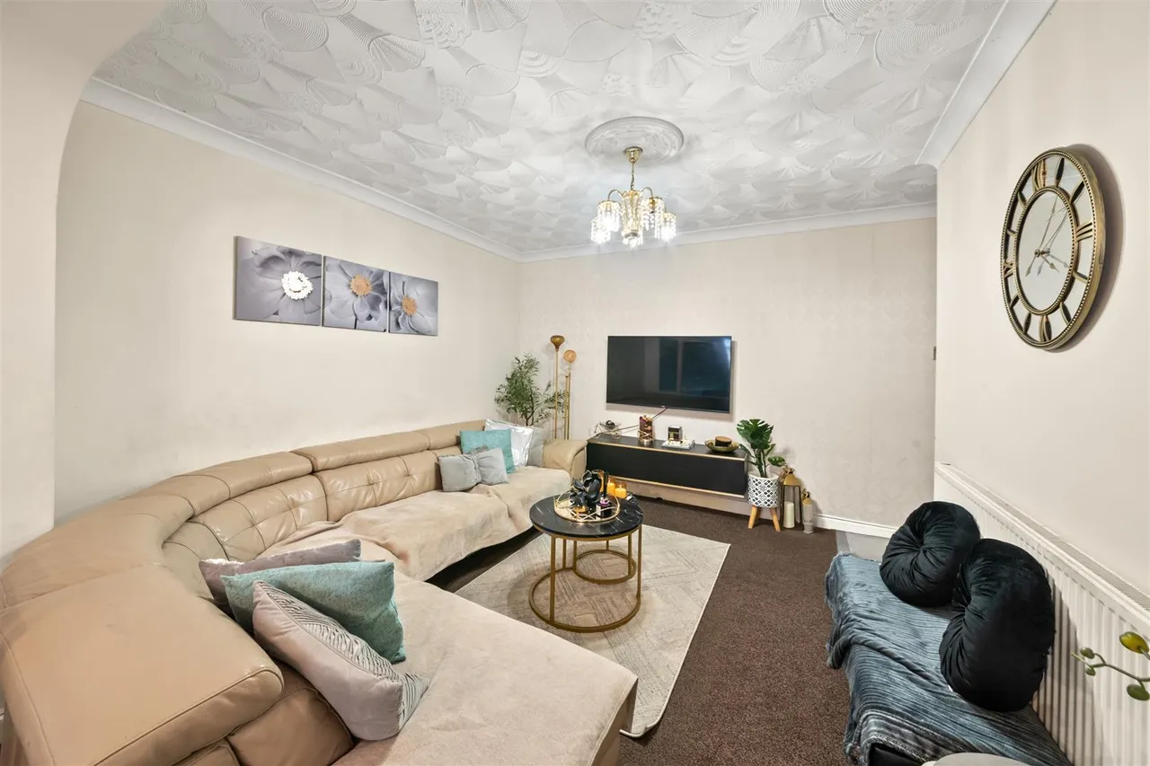 Richmond Crescent, Slough, photo 5