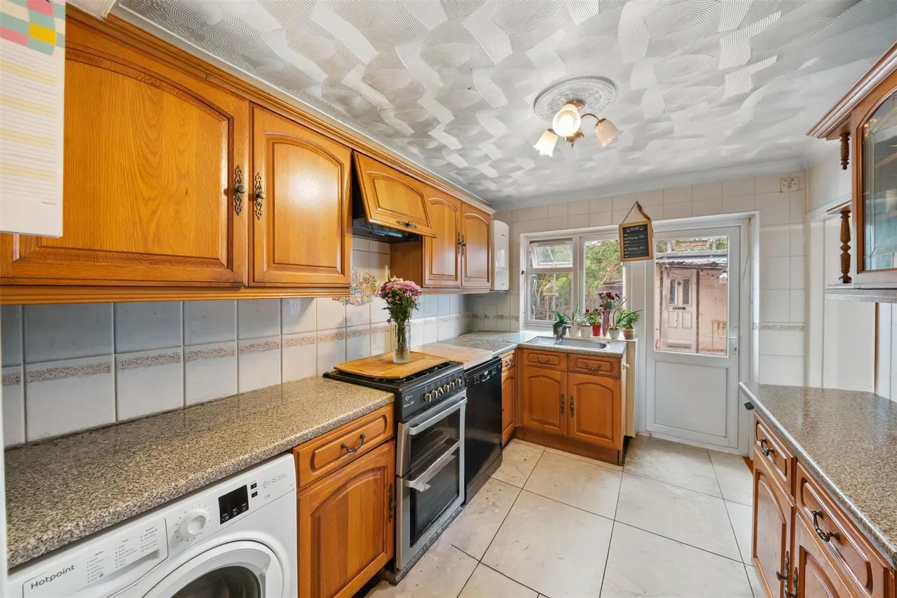 Richmond Crescent, Slough, photo 7