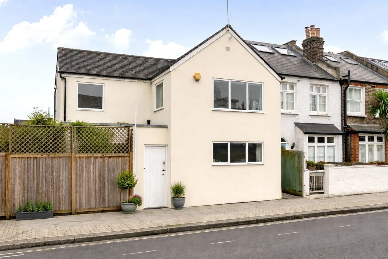 2 bed house for sale — Brookwood Road, London, SW18 5DD