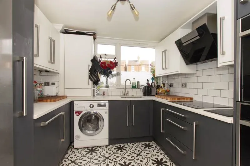 Sutton Close, Tring, Hertfordshire, HP23 5HD, photo 3