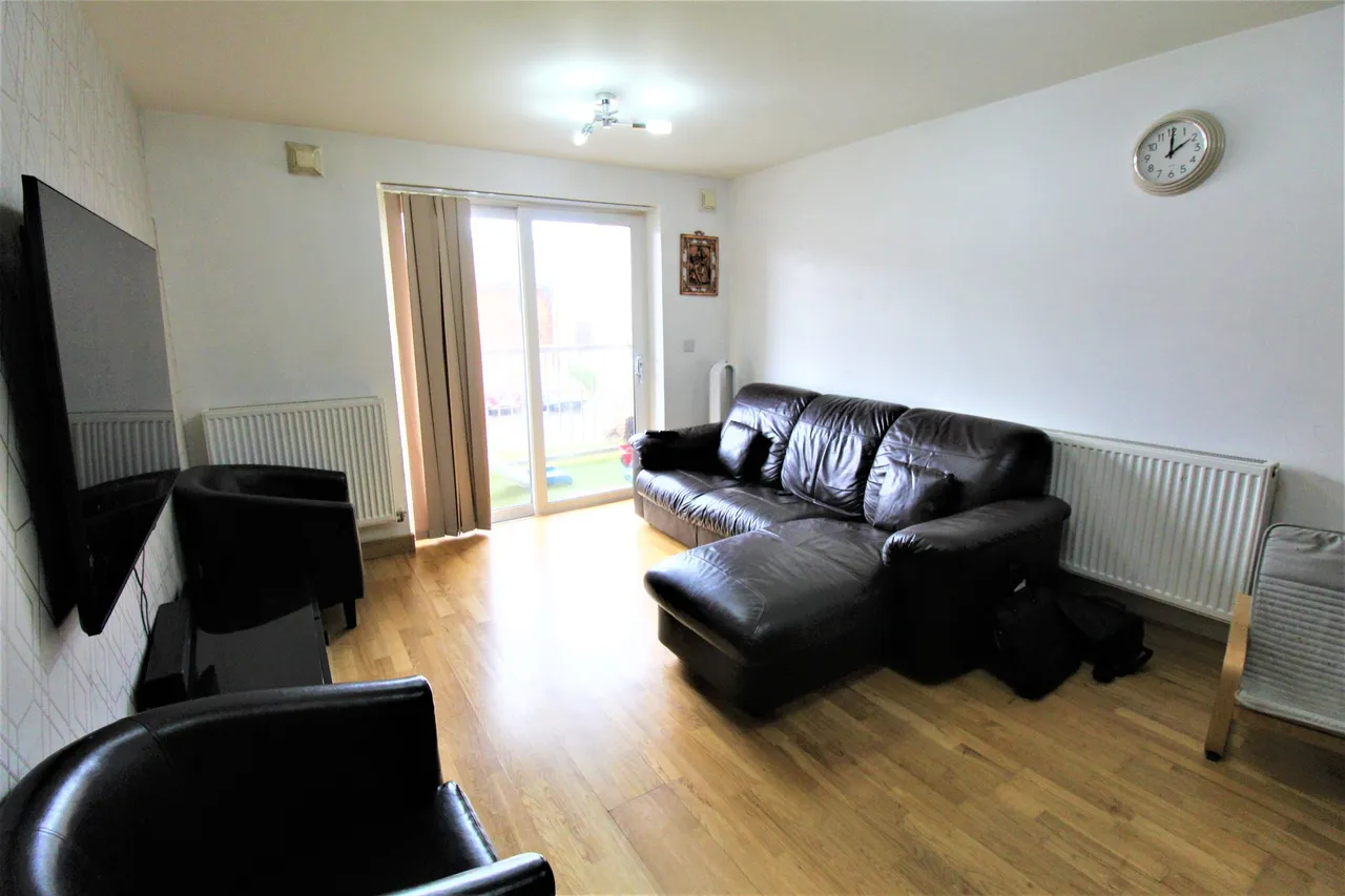 Saxton Close, Grays, Essex, RM17 6FE, photo 2