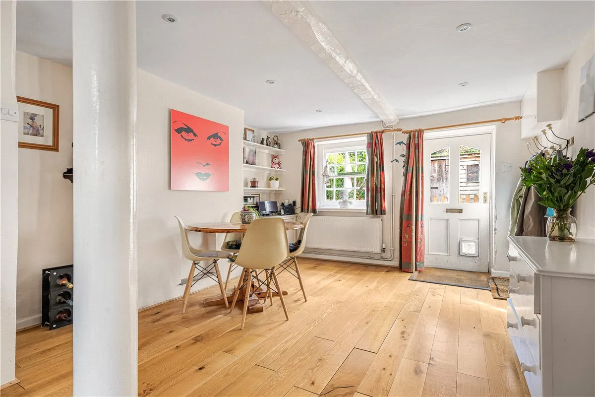 Wellington Place, High Street, SN8, photo 7