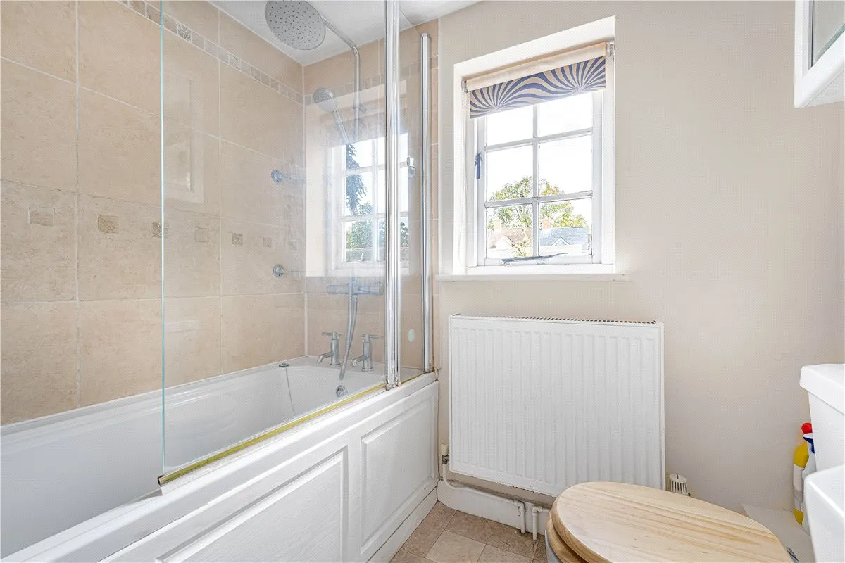 Wellington Place, High Street, SN8, photo 15