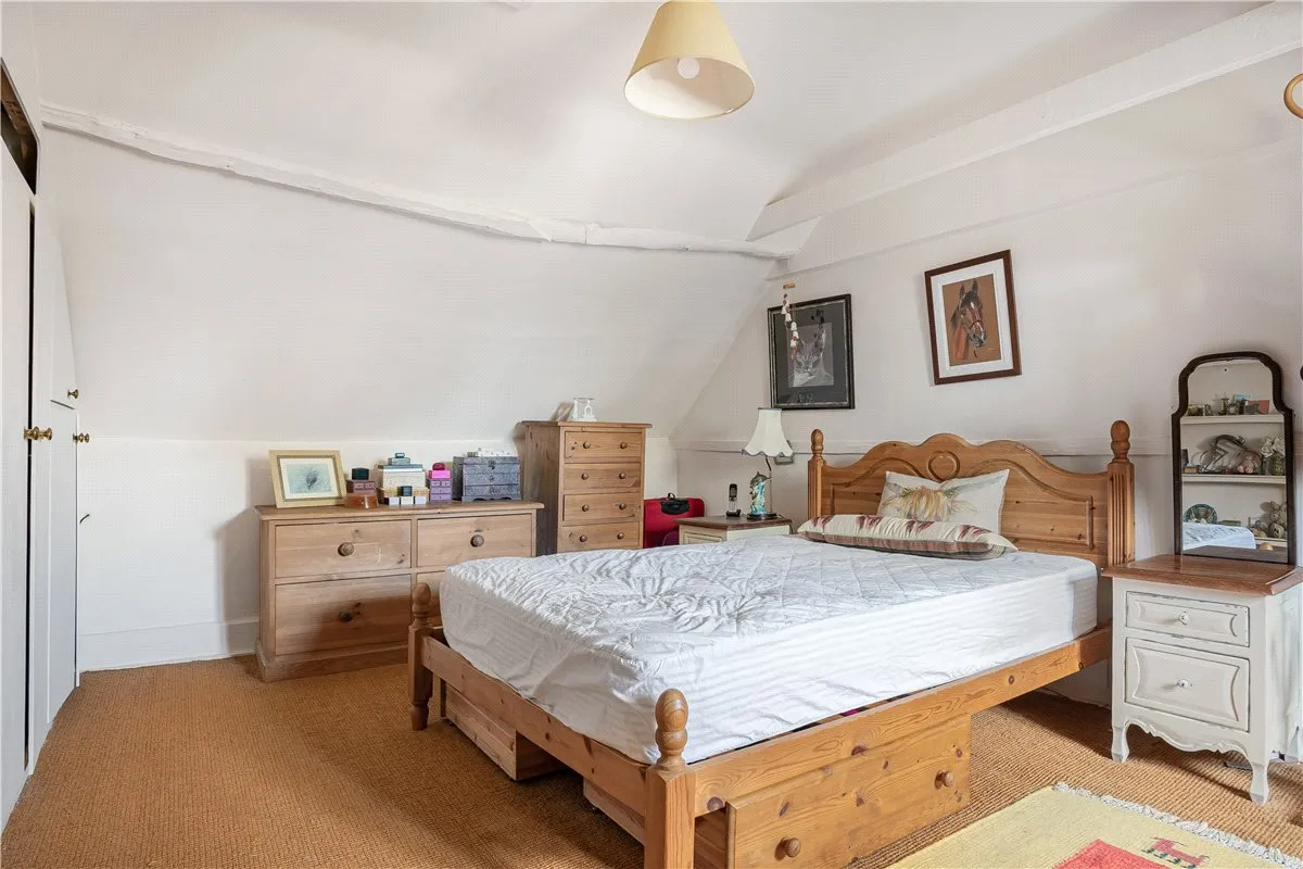 Wellington Place, High Street, SN8, photo 9