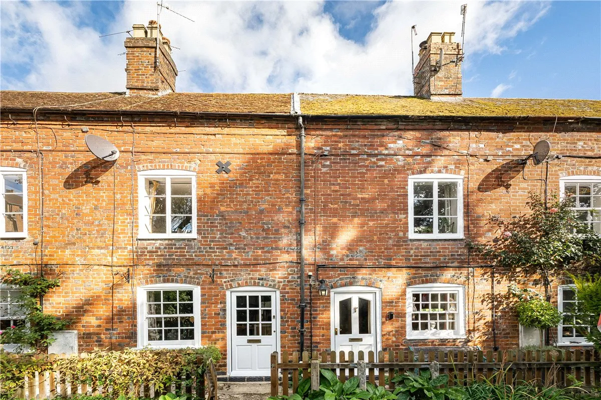 3 bed house for sale, Wellington Place, High Street, SN8