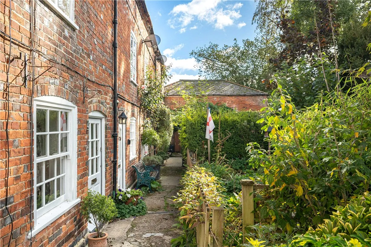 Wellington Place, High Street, SN8, photo 16