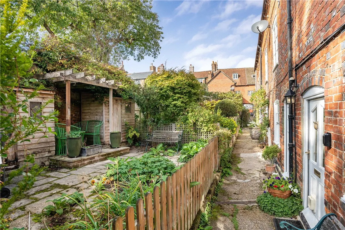 Wellington Place, High Street, SN8, photo 2