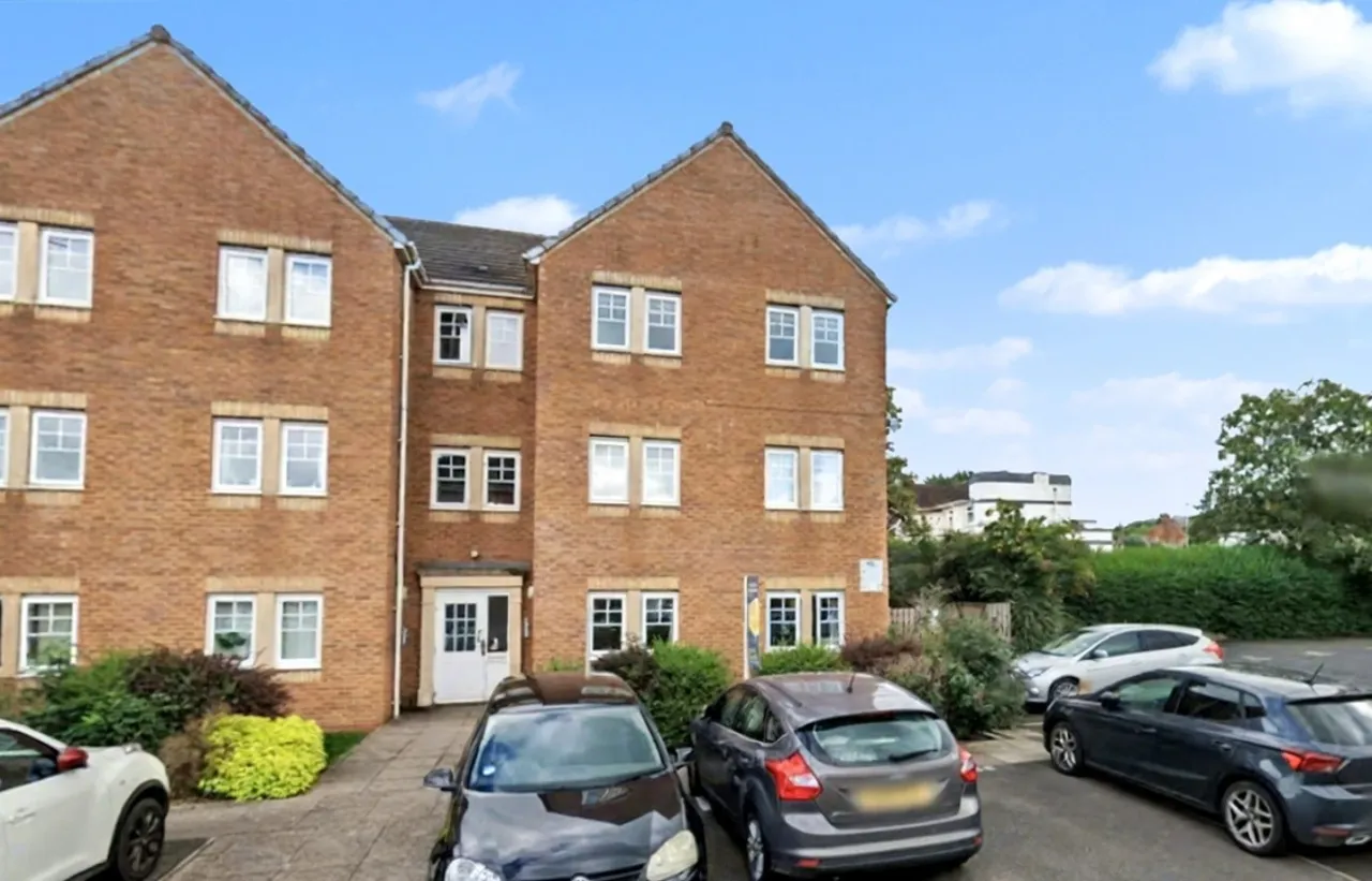2 bed flat for sale, Doulton Grove, Stoke-On-Trent, ST2