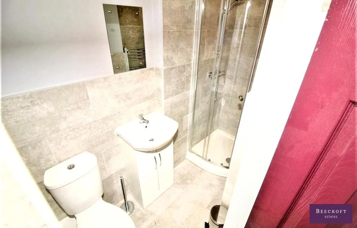 Pontefract Road, Barnsley, photo 6