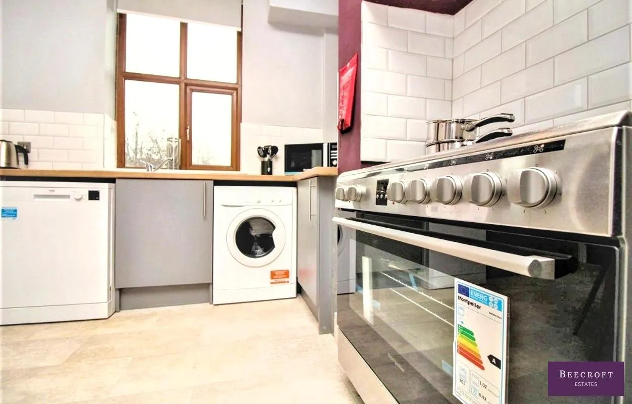 Pontefract Road, Barnsley, photo 7