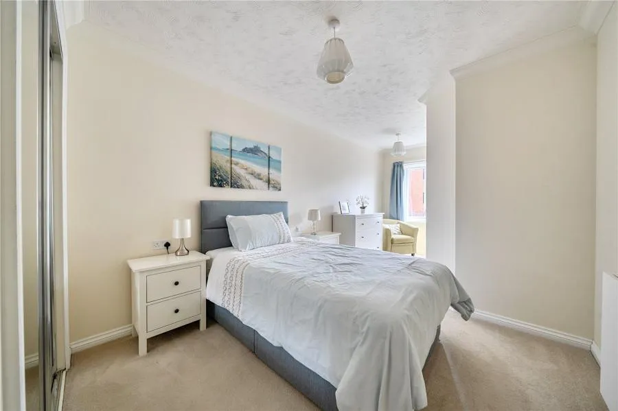 Avonbank Lodge, Newbury, RG14, photo 9