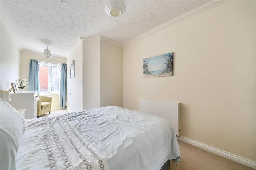 Avonbank Lodge, Newbury, RG14, photo 10