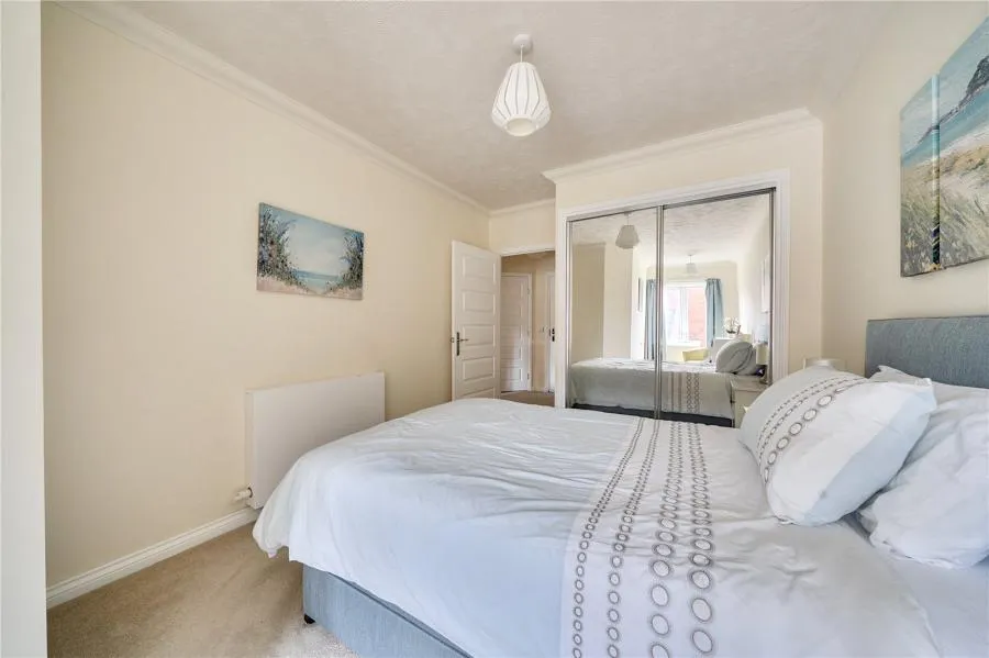 Avonbank Lodge, Newbury, RG14, photo 11