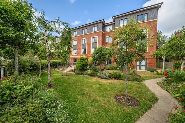 Avonbank Lodge, Newbury, RG14, photo 14