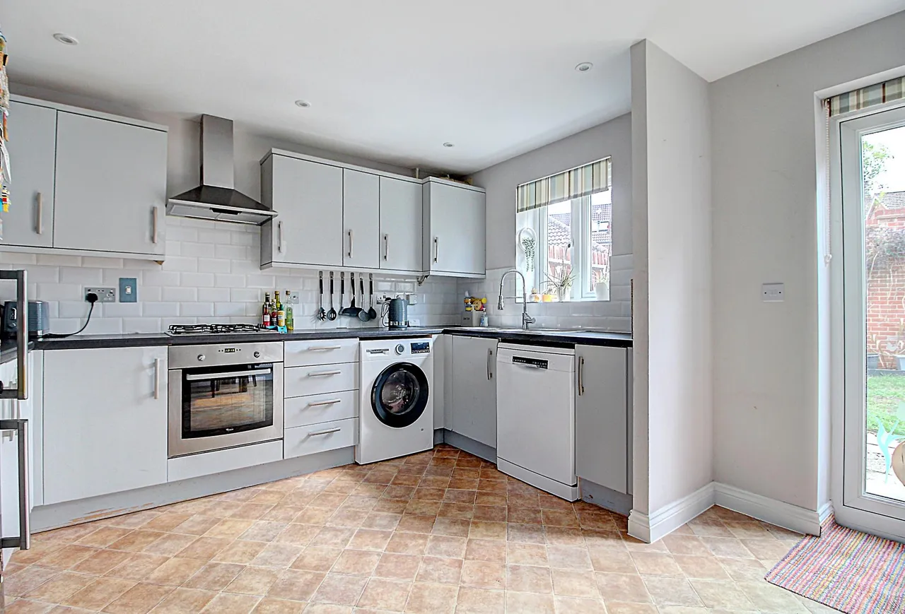 Appleton Drive, Basingstoke, RG24, photo 3