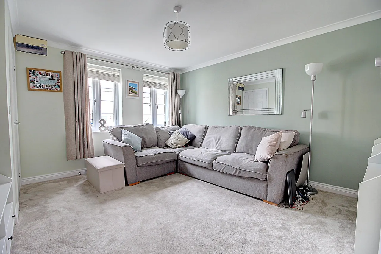 Appleton Drive, Basingstoke, RG24, photo 2