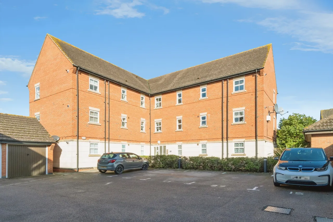 2 bed flat for sale — Stonebridge Grove, Monkston Park, Milton Keynes