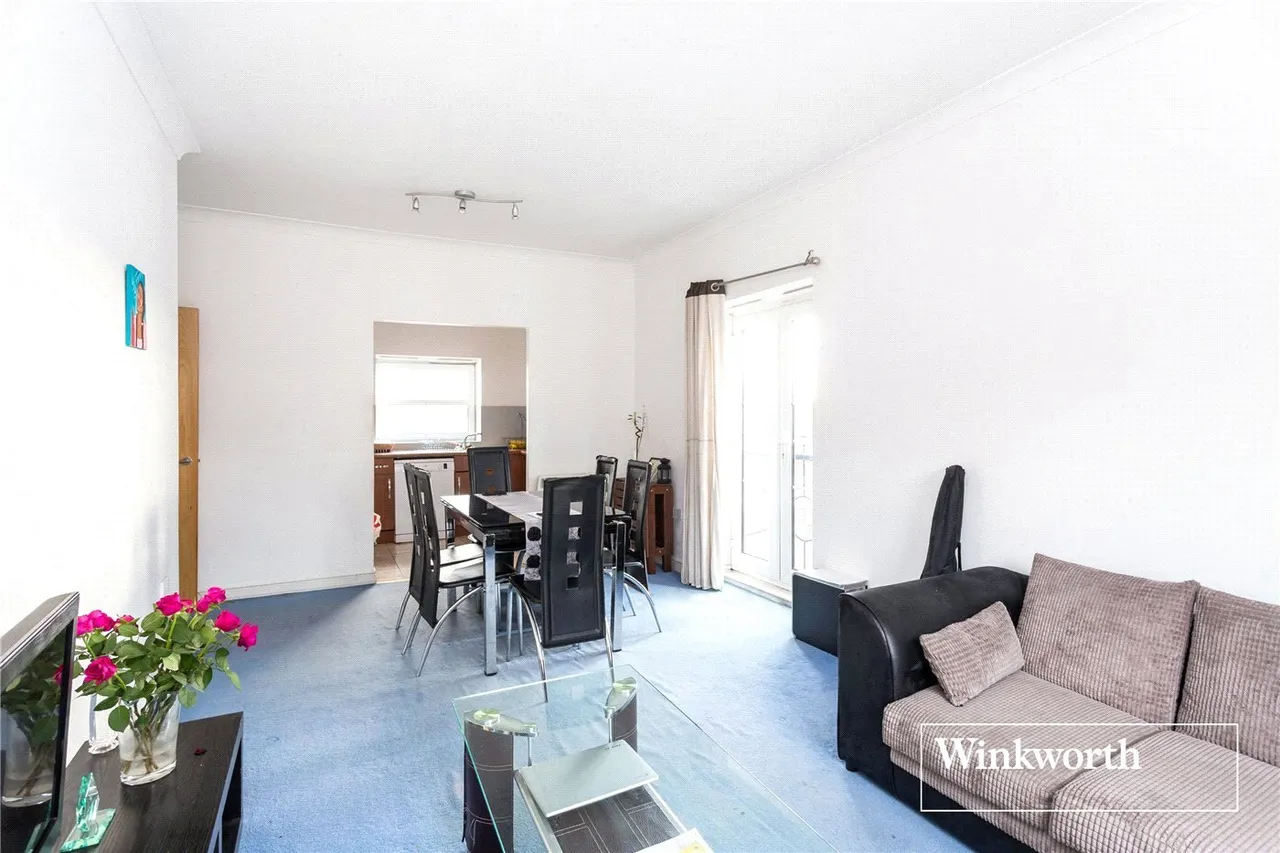 2 bed flat for sale — Compton Court, 1 Crowder Close, North Finchley, London, N12
