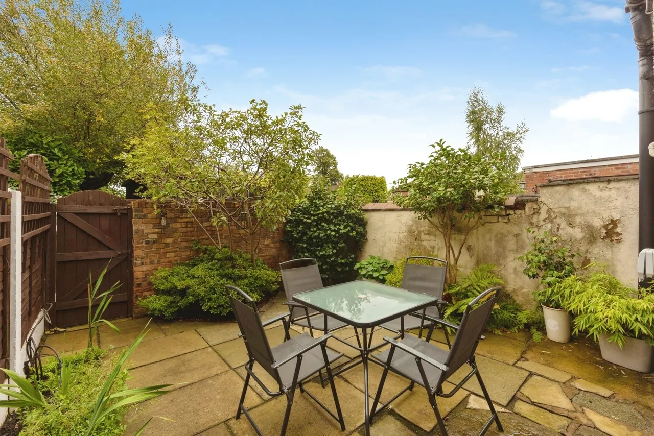 Knowsley Avenue, Urmston, M41, photo 19