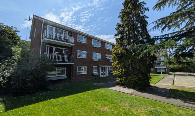 2 bed flat for sale — Rosebank, Epsom, KT18