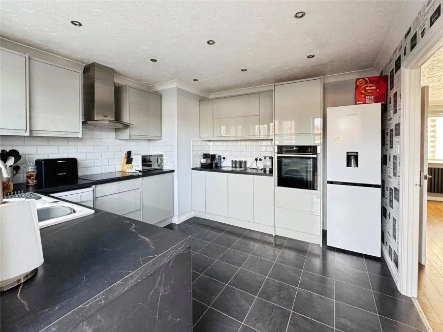 Totlands Drive, Clacton-on-Sea, CO15, photo 7
