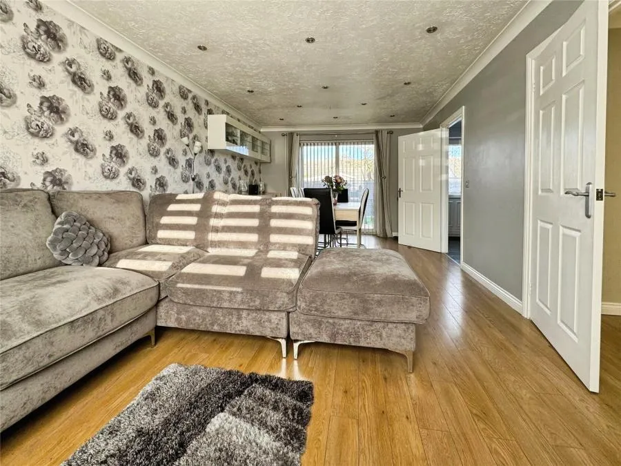 Totlands Drive, Clacton-on-Sea, CO15, photo 15