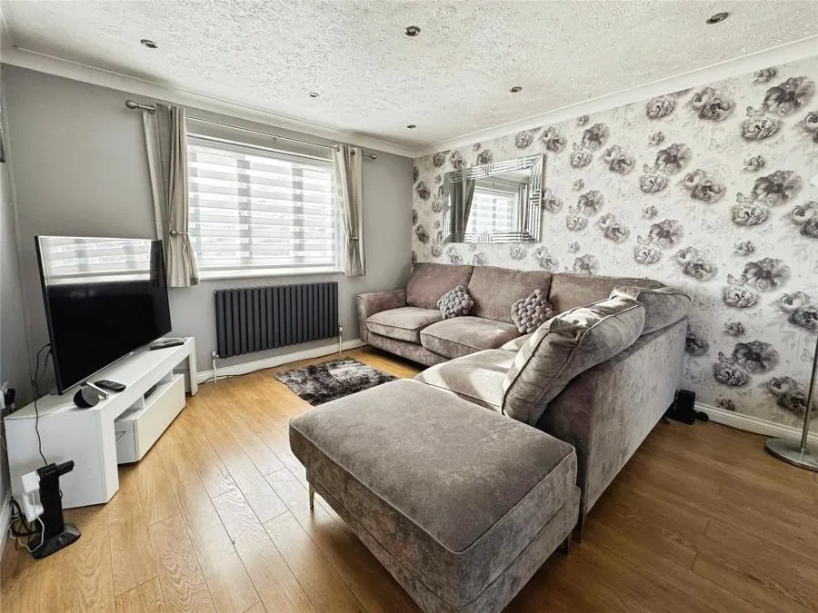 Totlands Drive, Clacton-on-Sea, CO15, photo 5