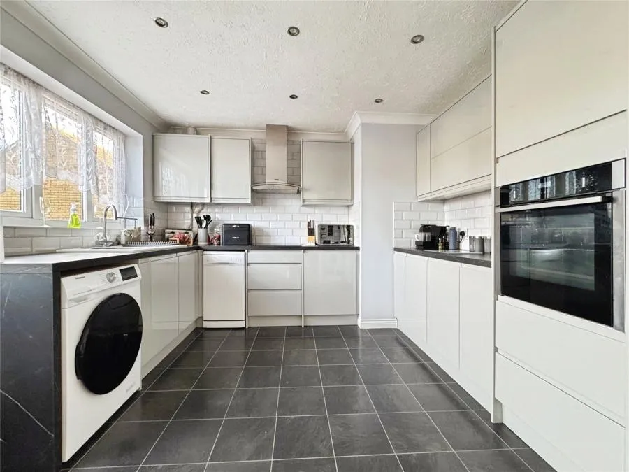 Totlands Drive, Clacton-on-Sea, CO15, photo 8